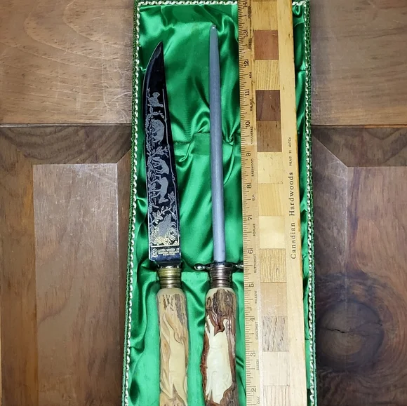 Elegant Carving Set with Wooden Handles - Picture 4 of 11